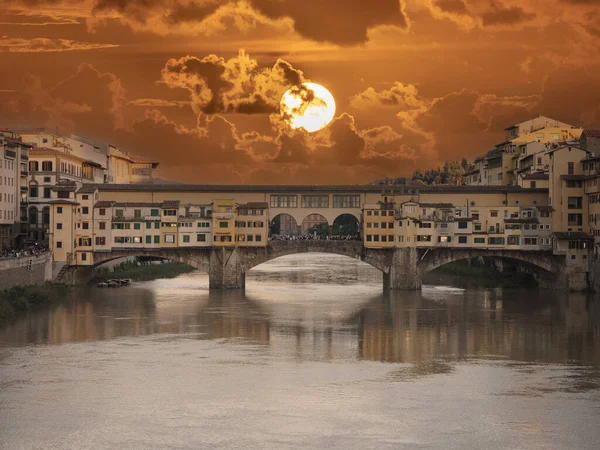 Ponte Vecchio Köprüsü Floransa Günbatımı Manzaralı — Stok fotoğraf