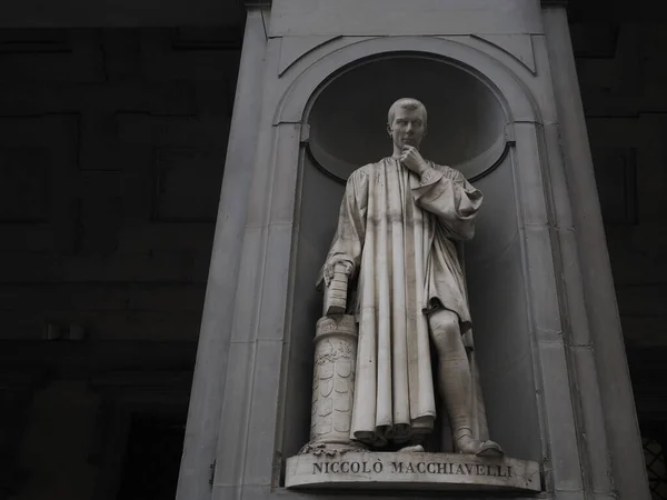 Nicolo Macchiavelli Uffizi Florencja Zewnętrzny Posąg — Zdjęcie stockowe