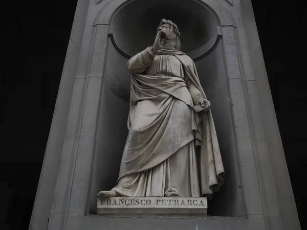 Francesco Petrarca Uffizi Florencja Zewnątrz Posąg — Zdjęcie stockowe