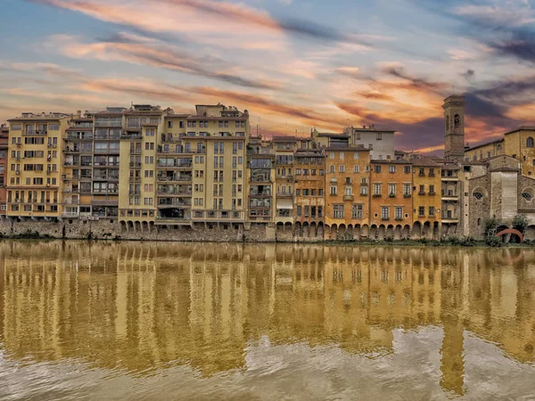 Ponte Vecchio Köprüsü Arno Nehri Floransa Gün Batımı Manzaralı Şehir — Stok fotoğraf