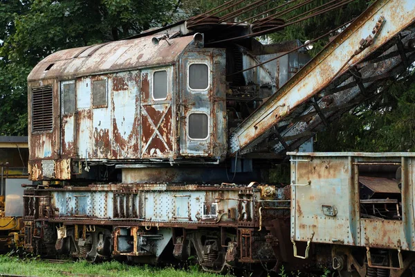 Vieja Grúa Oxidada Abandonada Ferrocarril — Foto de Stock