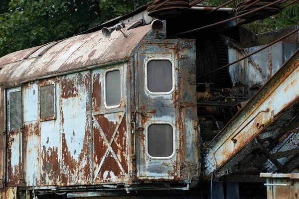 Vieille Grue Rouillée Abandonnée Dans Chemin Fer — Photo