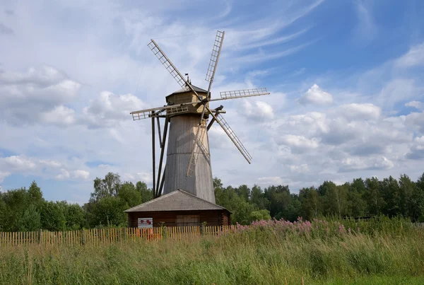 Gammal väderkvarn Stockbild