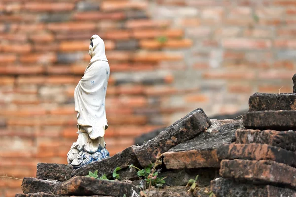 bir kadın heykelciği