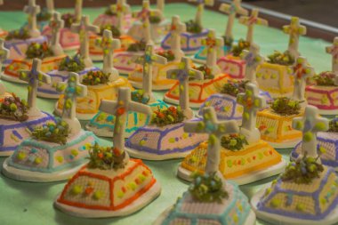 Şeker mezarları, alfeique 'den yapılan tipik Meksika tatlıları, Ölüler Günü için yapılır, özellikle geleneksel Alfeique Fuarı için..