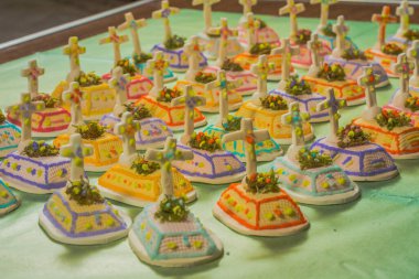 Şeker mezarları, alfeique 'den yapılan tipik Meksika tatlıları, Ölüler Günü için yapılır, özellikle geleneksel Alfeique Fuarı için..