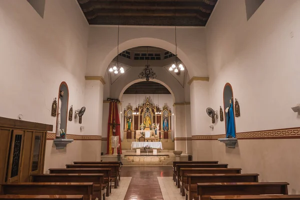 科阿韦拉省维埃斯卡的一座古老的教堂座落在市中心 它的简朴的建筑给这个地方增添了美 — 图库照片
