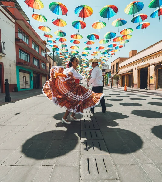 Bailarinas Bailes Típicos Mexicanos Región Central México Haciendo Actuación Calle Imagen De Stock