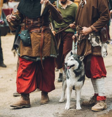 İskoç savaşçılar ve bekçi köpekleri