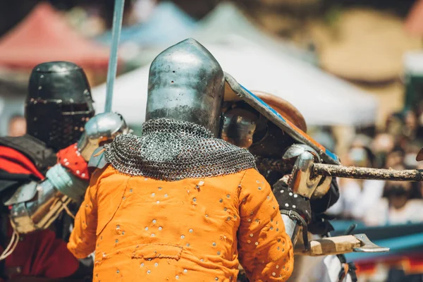 Pitch Battle Medieval Knights Using Metal Armor Axes Swords Shields — Stock Photo, Image