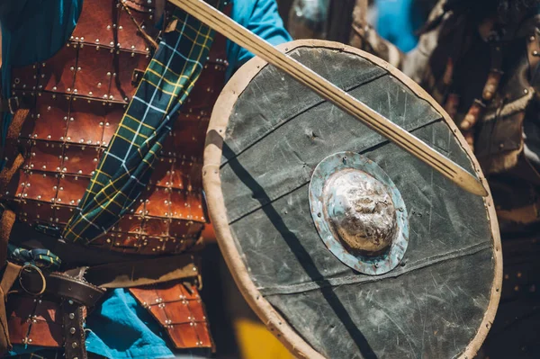 Viking Savaşçısı Baltasını Savaşa Hazır Taşıyor — Stok fotoğraf