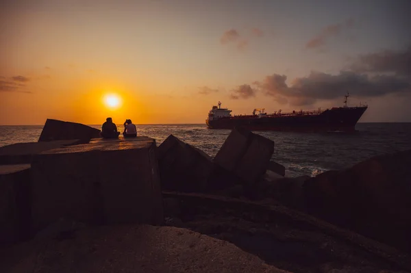 Wedding Couple Watching Sunrise Sea While Oil Tanker Approaches — Stock Photo, Image