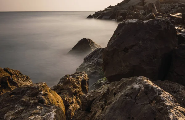 Salida Del Sol Rompeolas Playa Paisaje Marino Con Rocas Efecto Imágenes De Stock Sin Royalties Gratis