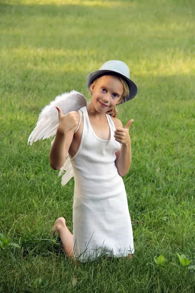 Girl with angel wings shows thumbs up — Stock Photo, Image