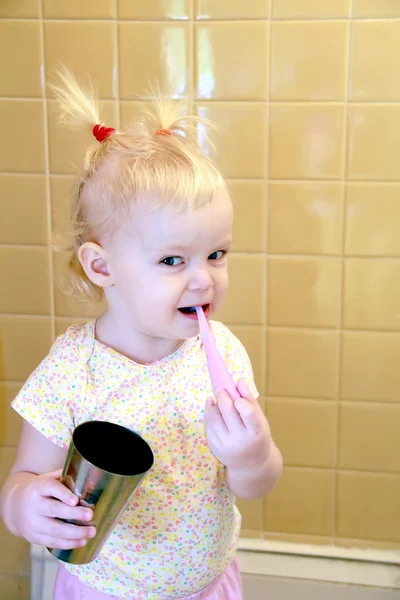 Carino bambino con spazzolino da denti — Foto Stock