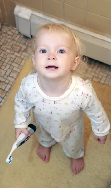 歯ブラシで素敵な女の子の幼児 ロイヤリティフリーのストック画像