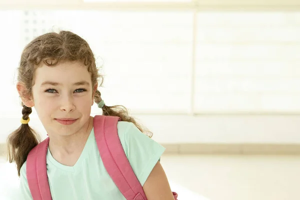 Cute Schoolgirl Backpack Stands School Hall Year Old Caucasian Girl — ストック写真