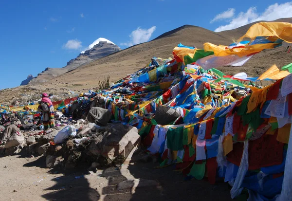 Steaguri de rugăciune în Tibet — Fotografie, imagine de stoc