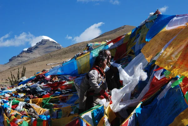 Drapeaux de prière au Tibet — Photo