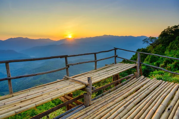 Hora Pôr Sol Com Terraço Bambu Frente Vista Montanha Gloselo — Fotografia de Stock