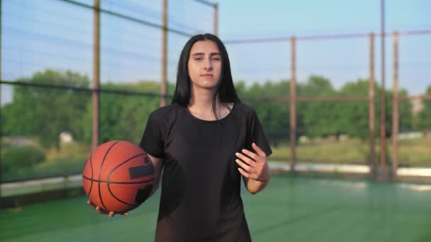 Retrato Una Joven Jugadora Baloncesto — Vídeos de Stock