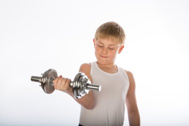 genç çocuk ile bir dumbbell egzersiz