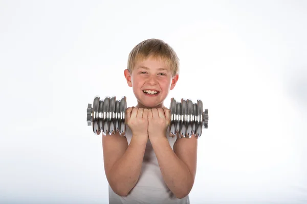 genç çocuk ile bir dumbbell egzersiz
