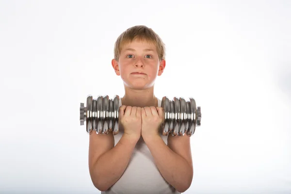 genç çocuk ile bir dumbbell egzersiz
