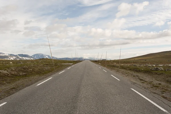 sonsuz yol Norveç dağlarında