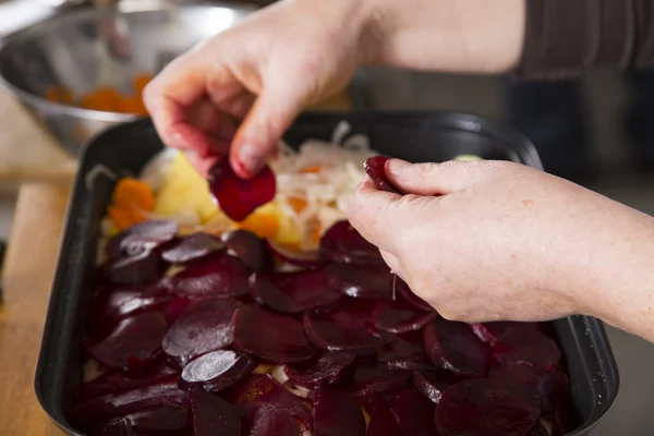 Preparing a casserole with beetroot — Stock Photo, Image