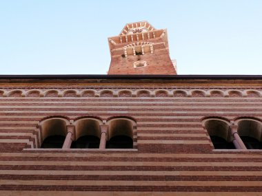 torre dei lamberti farklı bir görünümü