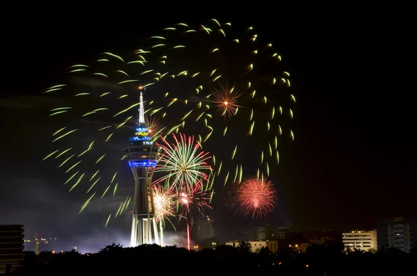 Fuochi d'artificio di Capodanno alla Torre di Alor Setar Malesia — Foto Stock