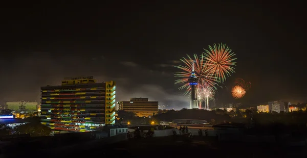 Nyårsafton fyrverkerier på tower alor setar Malaysia Stockbild