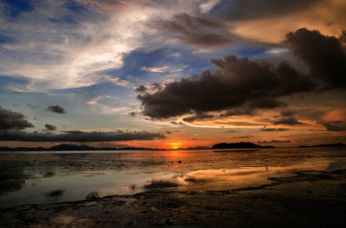 Deniz, gün batımı görünümü