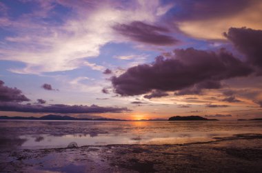 Deniz, gün batımı görünümü