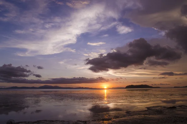 Deniz, gün batımı görünümü