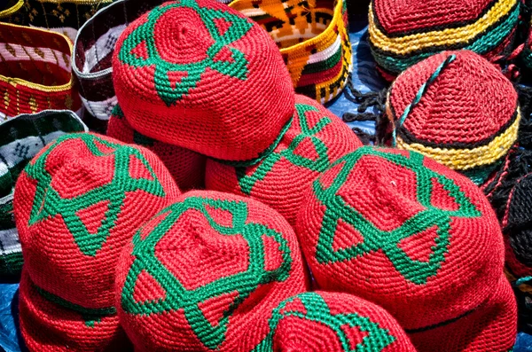 Красные шляпы из Марокко — стоковое фото
