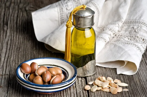 Argan oil and fruit — Stock Photo, Image