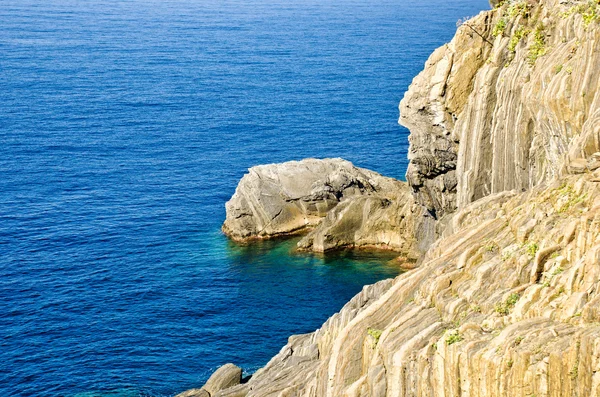 Pedras na costa do mar Mediterrâneo — Fotografia de Stock