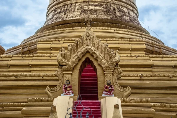 Detail zlatou pagodu v mandalay, Barma — Stock fotografie