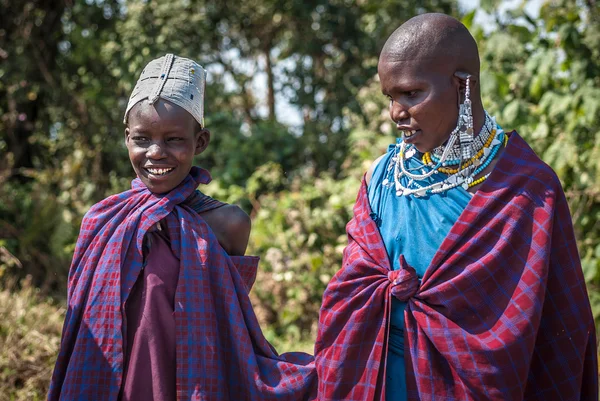 Retrato de mulher e criança Masai perto do lago Empakai, Tanzânia, em 15 de agosto de 2010 — Fotografia de Stock