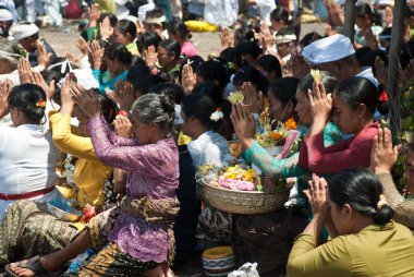 Bali, tören goa lawah plaj