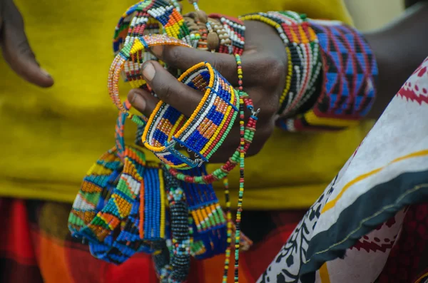 Masai Mulher vendendo bracialet — Fotografia de Stock