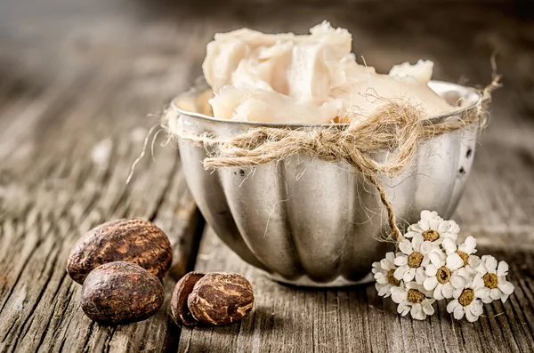 Shea butter and nuts — Stock Photo, Image