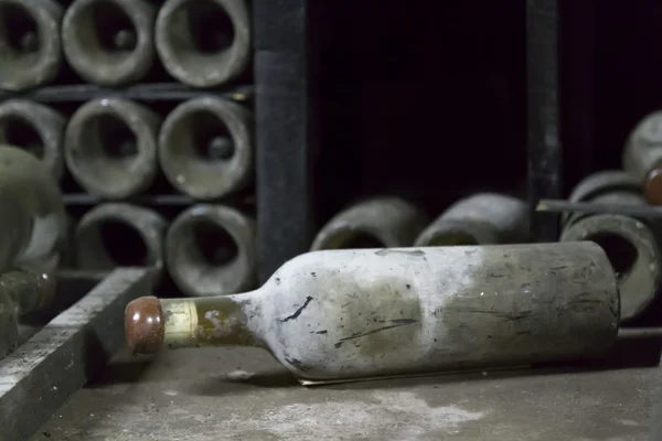Eski şarap şişesi — Stok fotoğraf