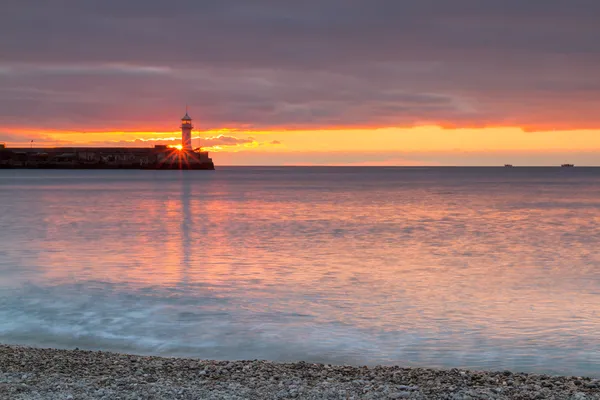 Vuurtoren op zonsopgang — Stockfoto