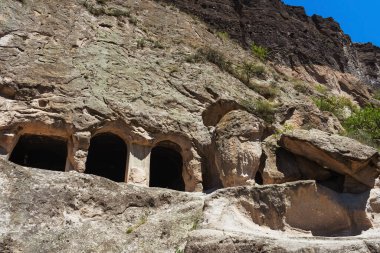 Vardzia, Gürcistan 'da bir mağara manastırı olup, ortaçağ Gürcistan mimarisinin bir anıtıdır. Gürcistan 'ın Avrupa' daki antik mağara şehri