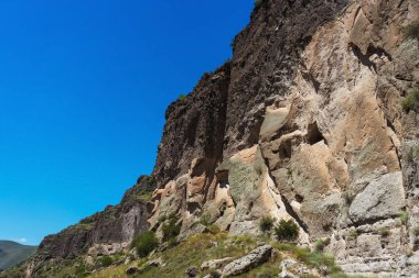 Vardzia, Gürcistan 'da bir mağara manastırı olup, ortaçağ Gürcistan mimarisinin bir anıtıdır. Gürcistan 'ın Avrupa' daki antik mağara şehri
