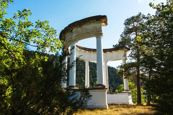 Antigua Rotonda Las Montañas Ciudad Turística Borjomi Georgia Gazebo Hecho —  Fotos de Stock