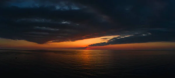Όμορφο Ηλιοβασίλεμα Στη Μαύρη Θάλασσα Στη Γεωργία Κόκκινος Ήλιος Δύει — Φωτογραφία Αρχείου